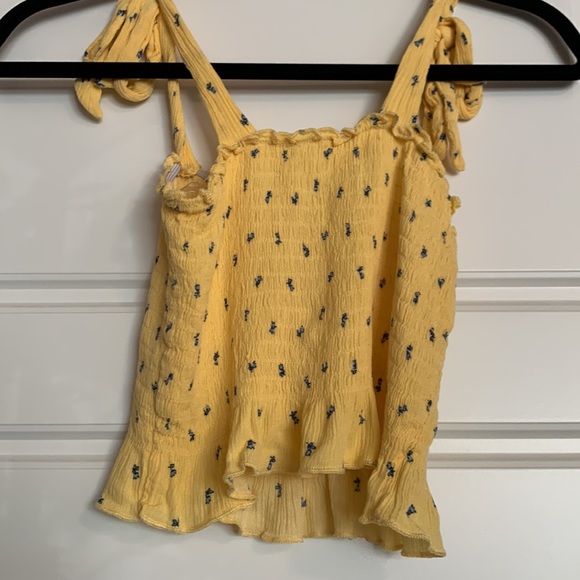 Yellow flowy tank top with small blue flowers size XS - Picture 3 of 3